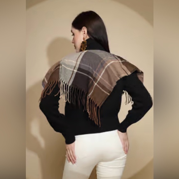 elomelo Plaid Button-Front Poncho Cape with Fringe Trim - Picture 4 of 16